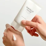 Madagascar Centella Tone Brightening Capsule Cream SKIN1004 - Imagen 2