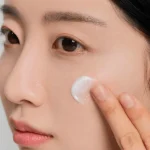 Madagascar Centella Tone Brightening Capsule Cream SKIN1004 - Imagen 3